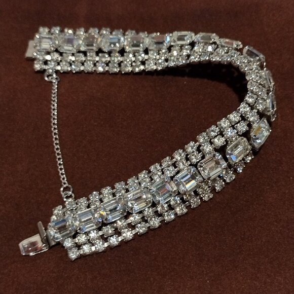 Gorgeous Rhinestone Bracelet - Picture 5 of 7